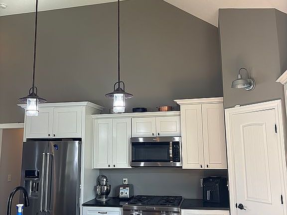 4th image of 2400 Bay Pointe Dr