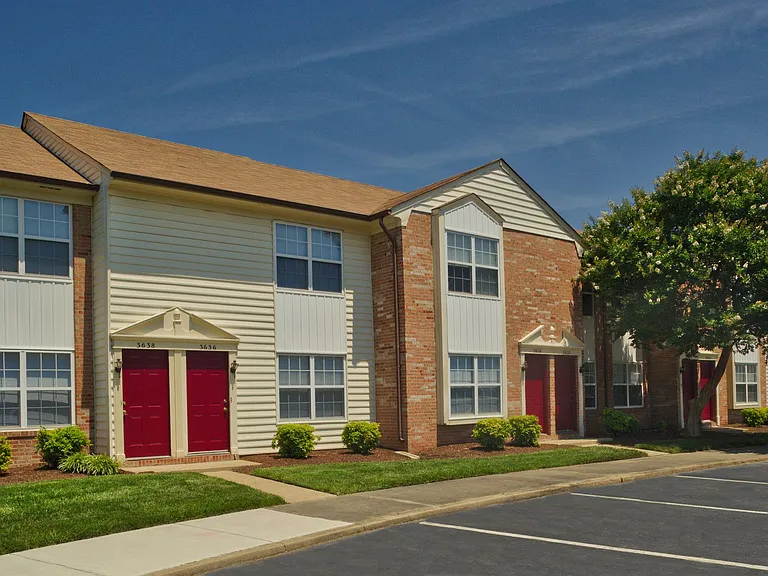 Auburn Place Apartments — Photo 16