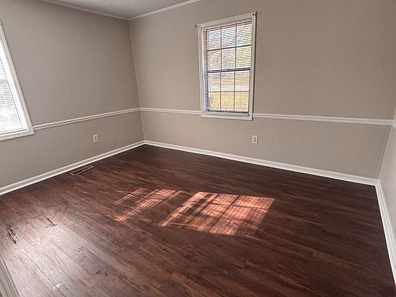4th image of 2629 Belmont Ave