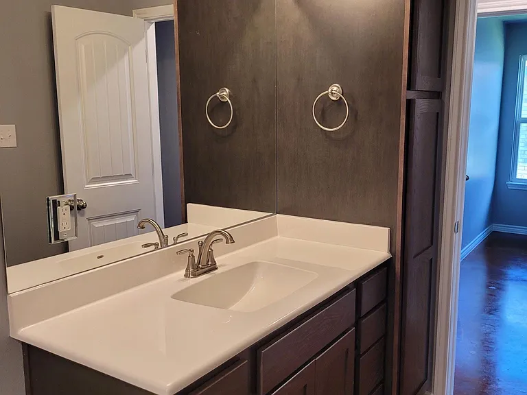 1810 Castroville Trl #B — Photo 5