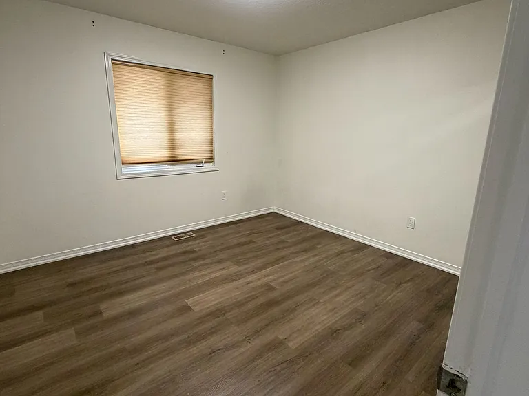 235 Apple Hill Cres — Photo 17