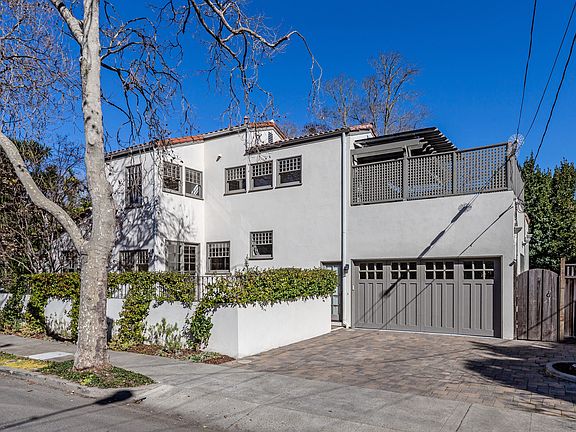 4th image of 652 Melville Ave