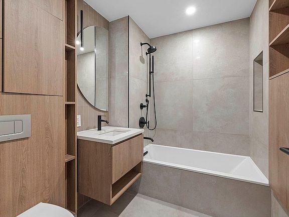 5th image of 229 Hawthorne St #2B