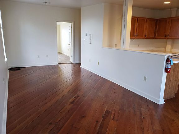 4th image of 215 E Fulton St APT 407