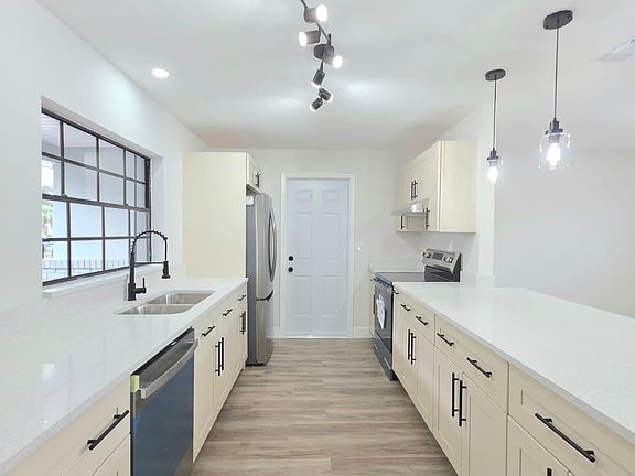 5th image of 1405 Country Club Boulevard