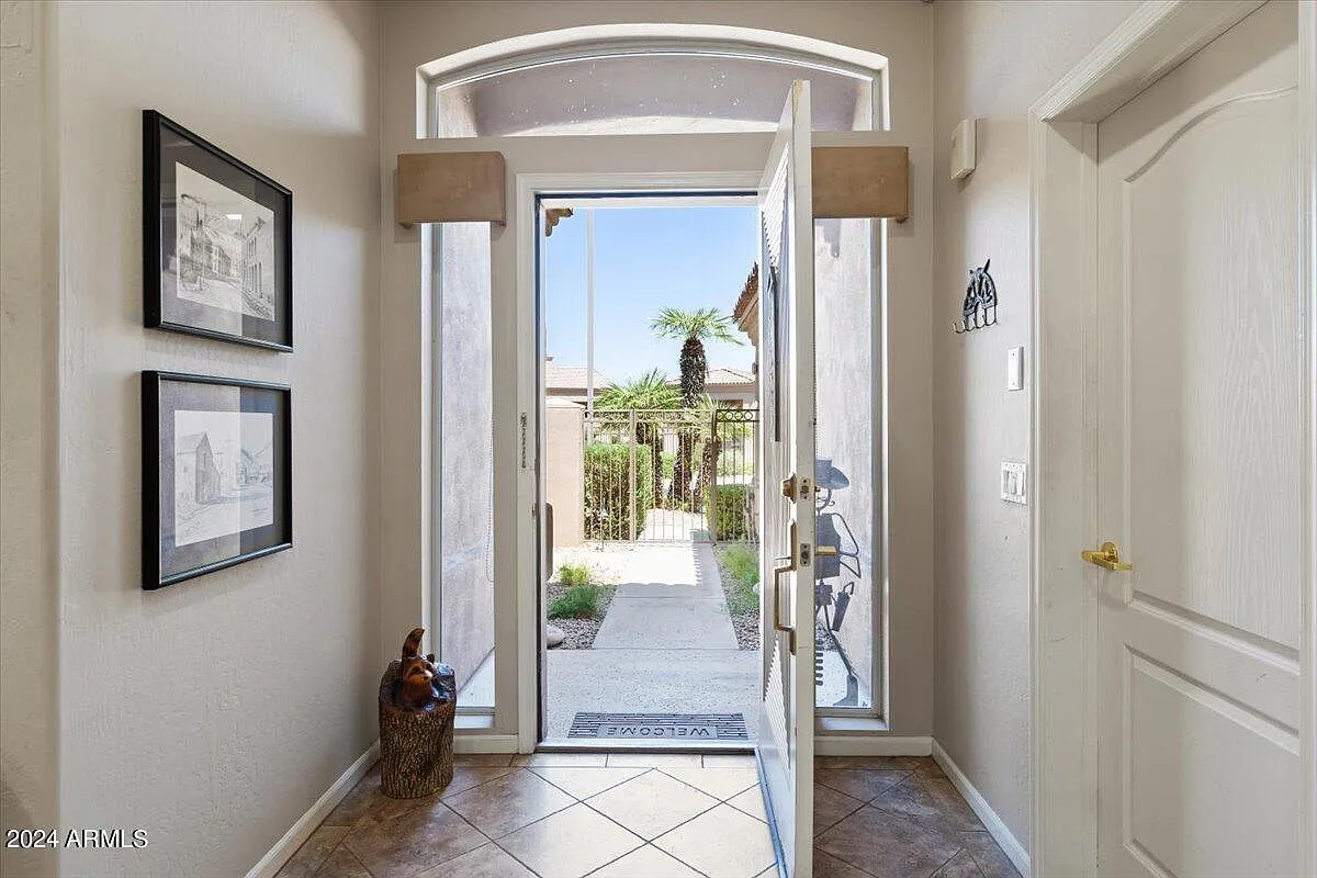 2 bed, 2.5 bath, 1922 sqft, $3,995 — Photo 3