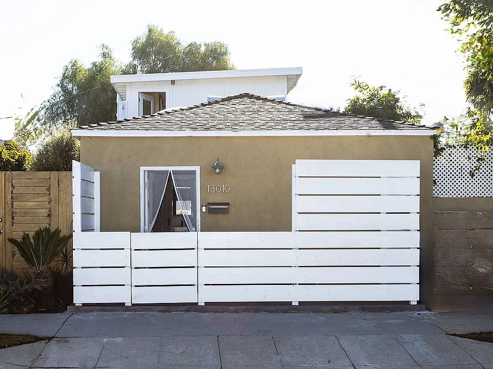 Welcome to Hager House! Convenient Parking Directly In Front! Super Private Home!