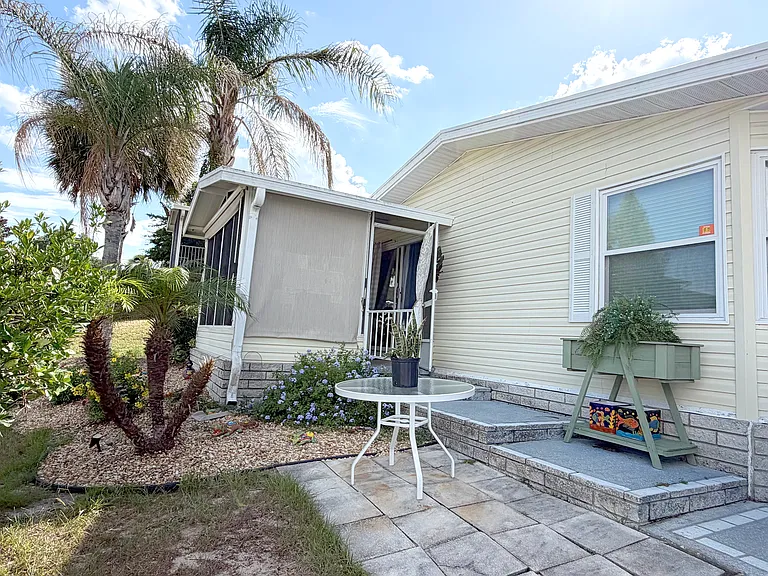 720 Water Oak Blvd — Photo 2