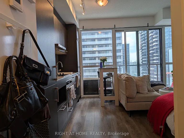 87 Peter St #2109 — Photo 4