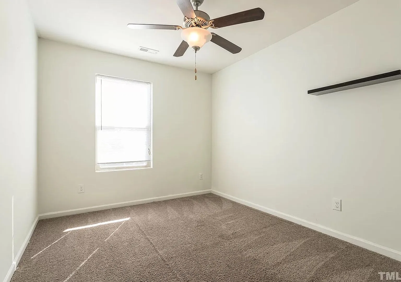 Room in 4 Bedroom Home at Warm Springs Ln — Photo 4