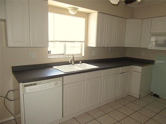 5th image of 3058 Green Acres Ave