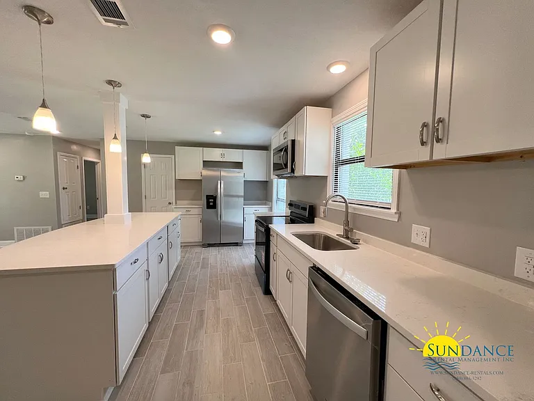 795 Bay St — Photo 5