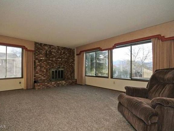Living Room with Fireplac