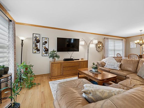 5th image of 569 Rose Ln