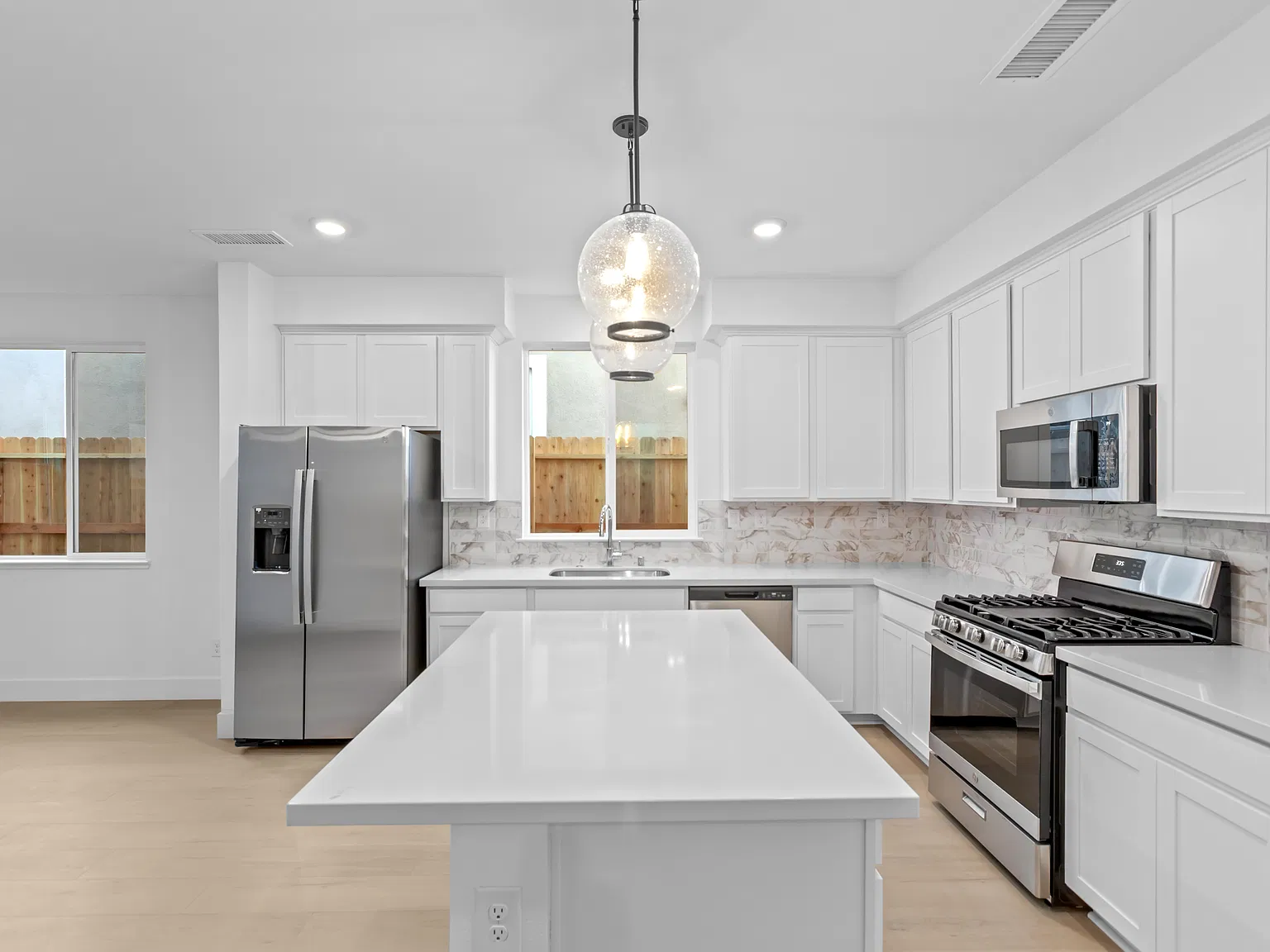 3 bed, 2.5 bath, 1613 sqft, $3,200 — Photo 4
