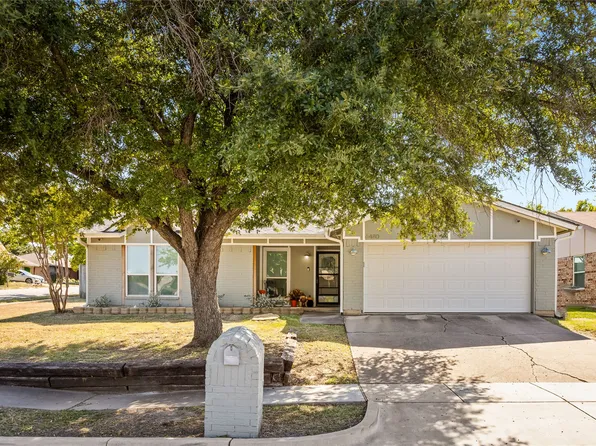 6480 Green Ridge Dr, Watauga, TX 76148
