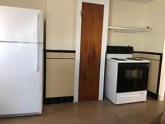 3rd image of 285 Knollwood Ave