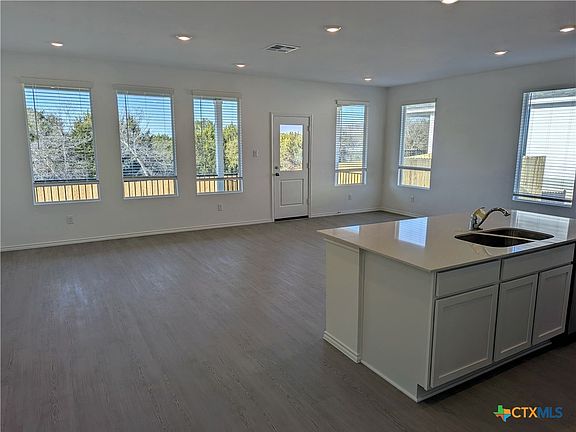5th image of 915 Bobby Lou Ln