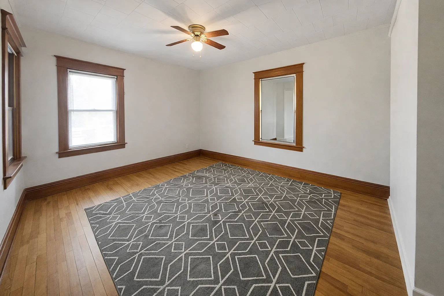 5 bed, 2298 sqft, $3,000 — Photo 4