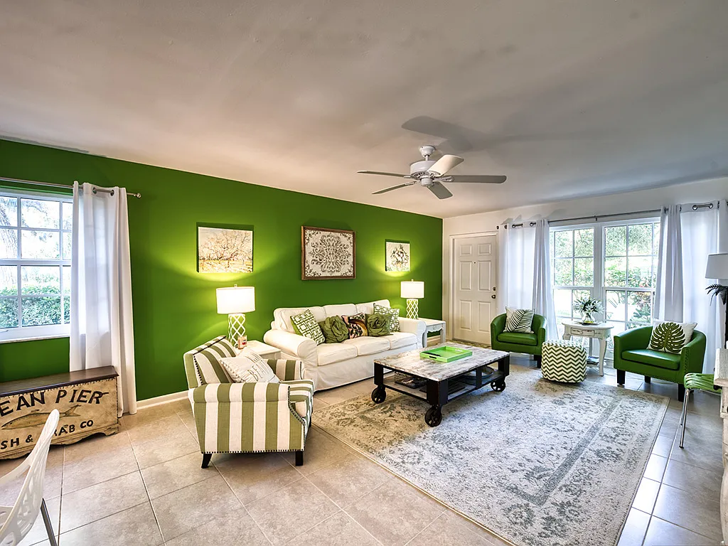 900 Jasmine Ln — Photo 2