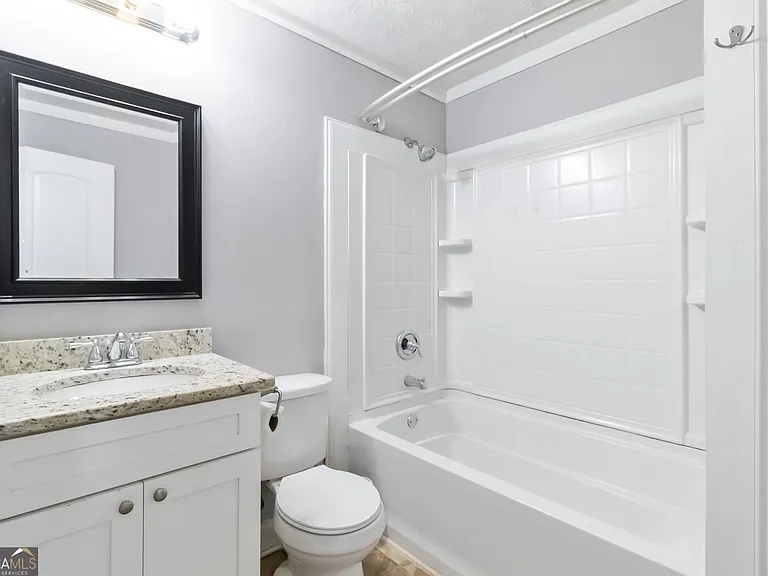 888 Chartley Dr — Photo 17