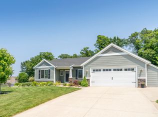 305 Kingfisher Ct, Caledonia, MI