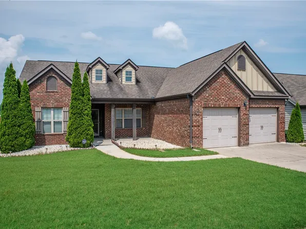 2802 Tara Ct, Opelika, AL 36804