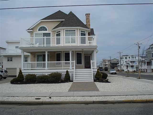 2nd image of 21 46th St