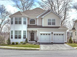 106 Fairways Dr, Middletown, NY 10940