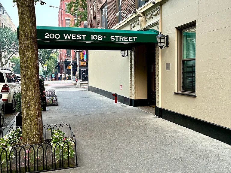 200 W 108th St #3G — Photo 13