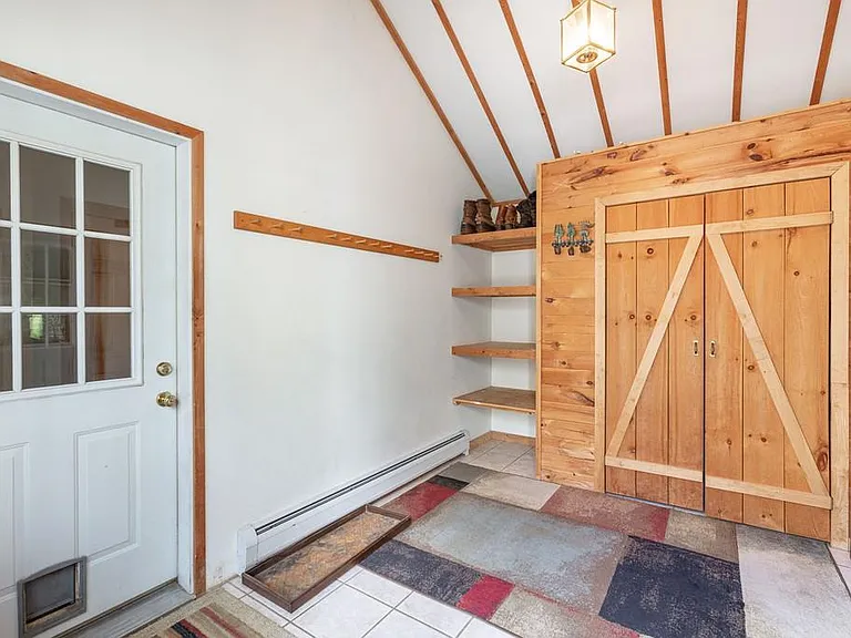 1350 Barker Rd — Photo 3