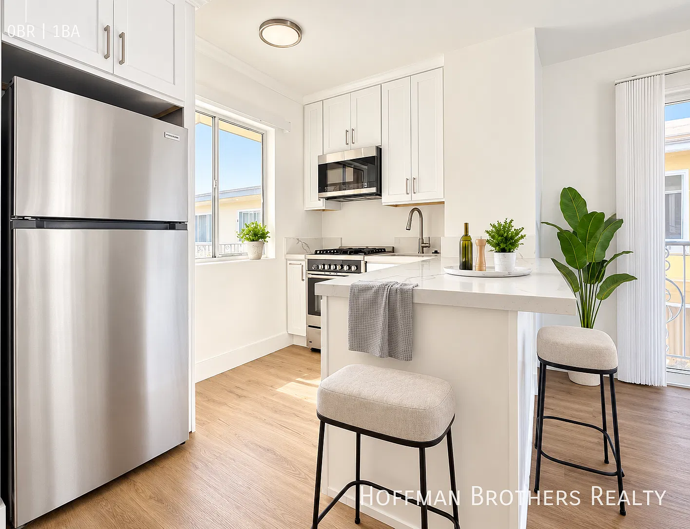 **1 Month Free**Freshly Renovated Studio With Modern Appliances & On-Site Manager — Photo 2