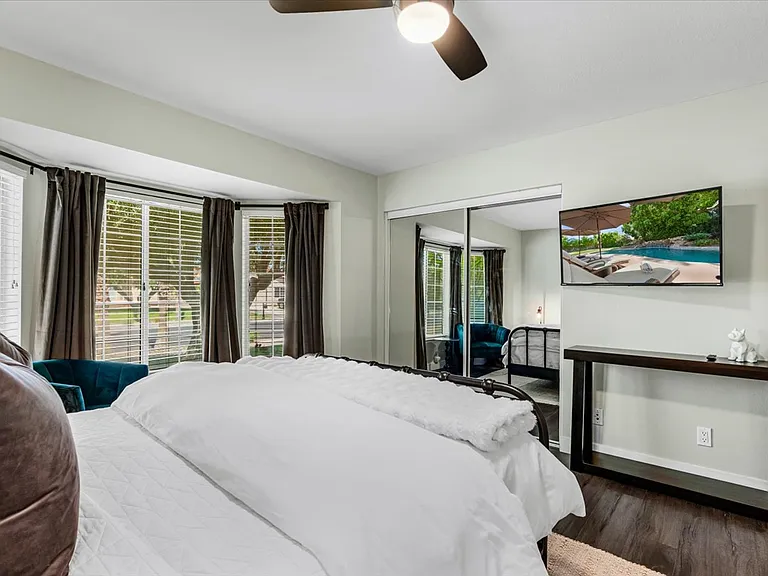 3rd Bedroom- Queen with TV
