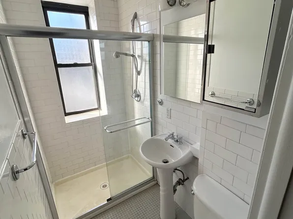 50 Macdougal Street image 10 of 10