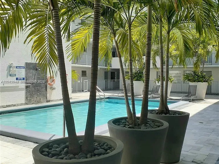 1610 Lenox Ave #301 — Photo 11