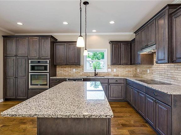 5th image of 10260 Beacon Ct