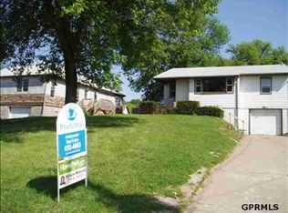 4660 A St, Omaha, NE 68106