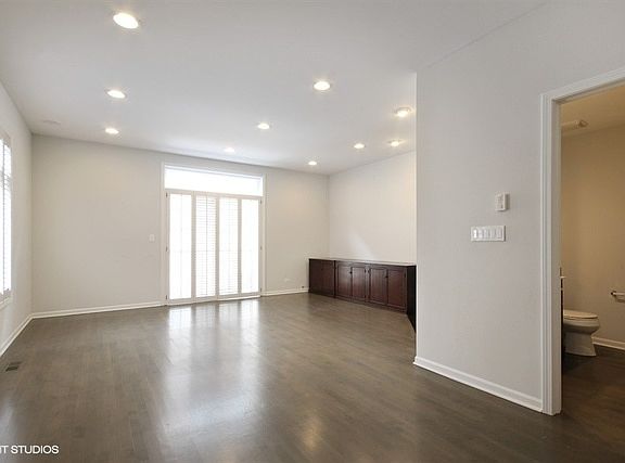 3rd image of 1351 W Altgeld St #1J