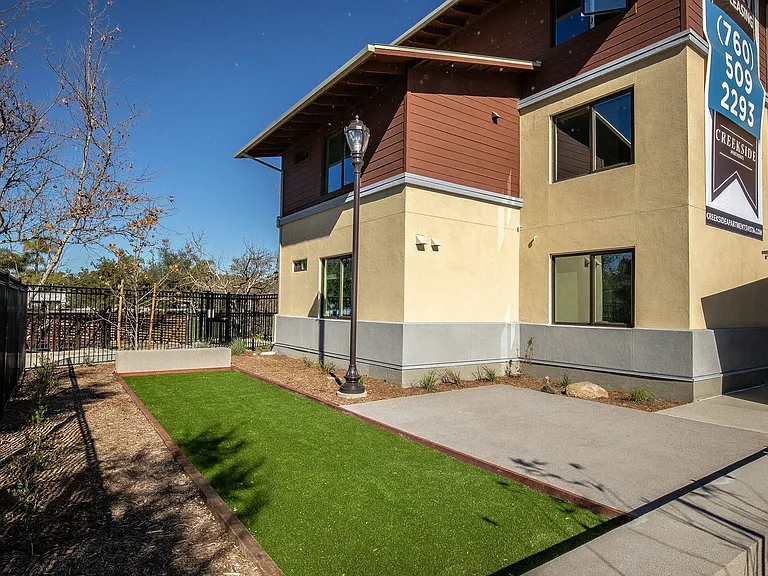 Creekside Apartments — Photo 1