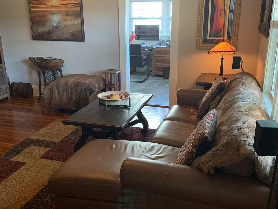 1st image of 215 6th Ave NE #4