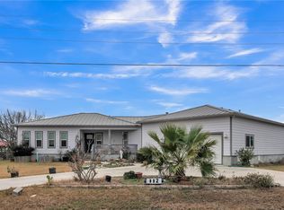 112 Ball St, Rockport, TX 78382