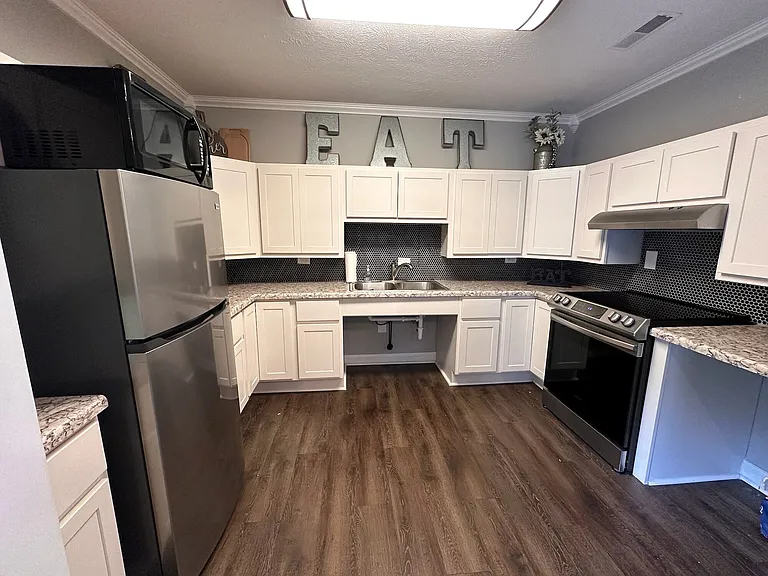 Spring Lake Apartments — Photo 32