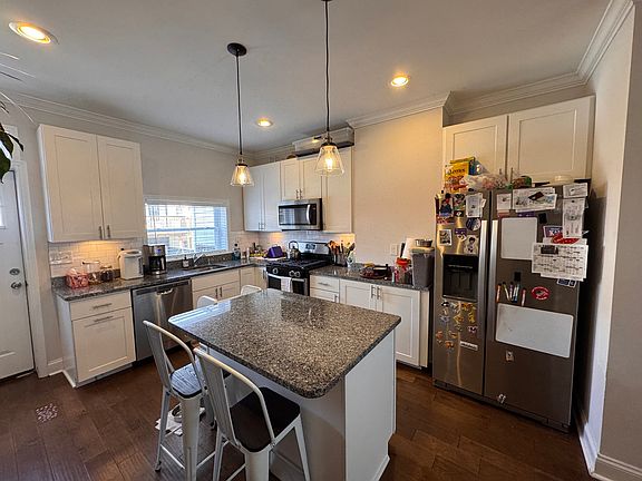 Large Kitchen, under cabinet lighting, SS appliances, granite counters and more!
