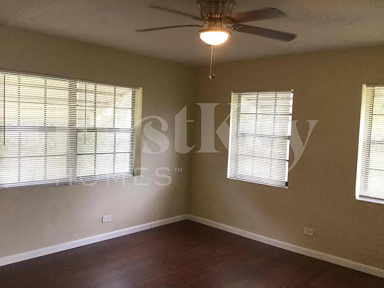 1121 NW 23rd Ter — Photo 11