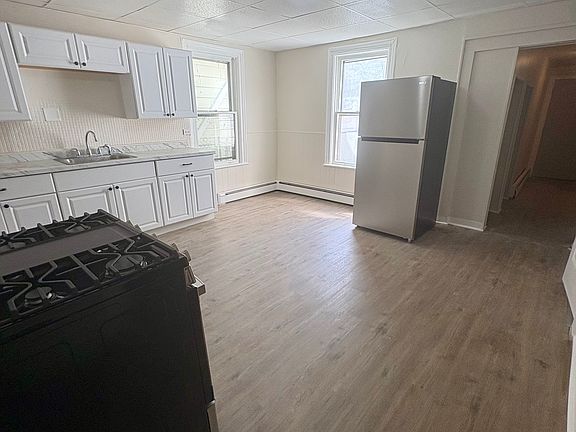 5th image of 296 Saratoga St #1