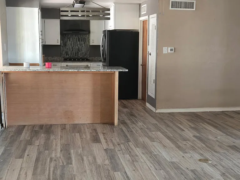 1401 Murchison Dr — Photo 4