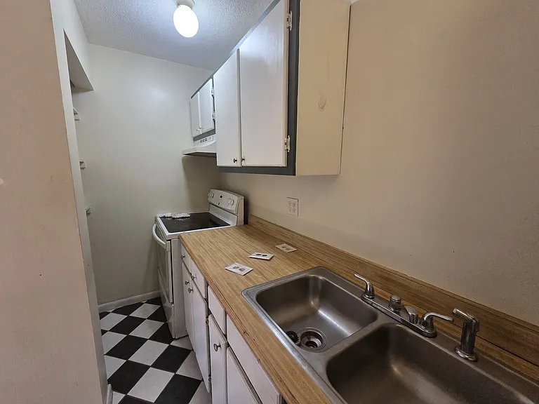 202 Rue Basin #D — Photo 4