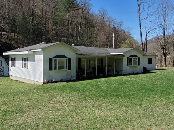 2398 Seneca Trl, Montrose, WV 26283