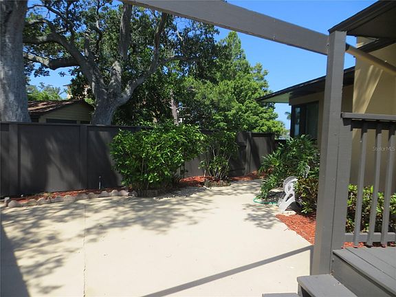 Entrance with private courtyard