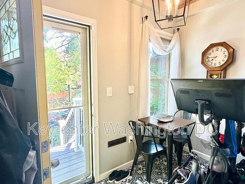 2 bed, 1.5 bath, 750 sqft, $2,600 — Photo 3